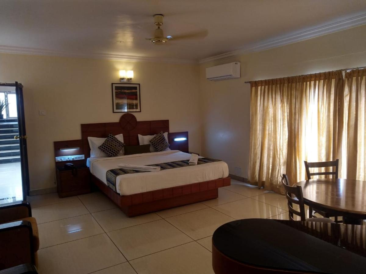 Suvarna Regency Hassan Exterior foto