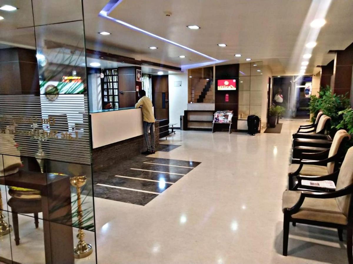 Suvarna Regency Hassan Exterior foto